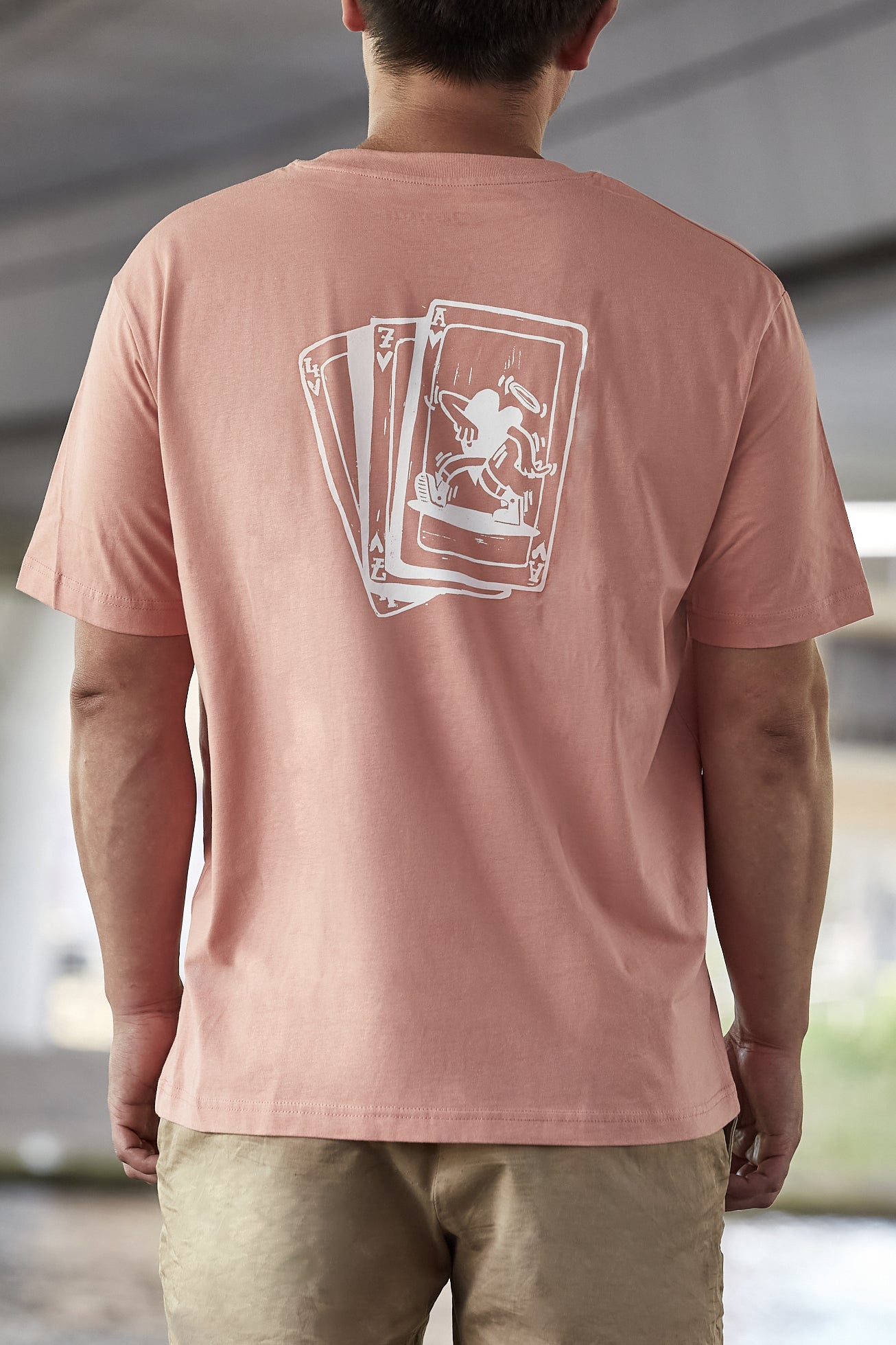 T-Shirt »Läuft, man.« – lehmrot