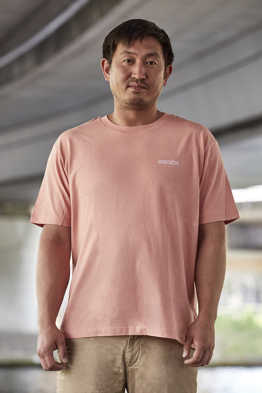 T-Shirt »Läuft, man.« – lehmrot